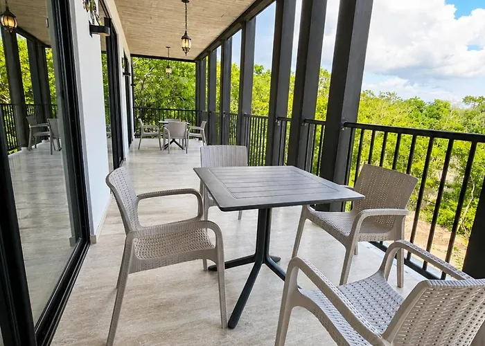 Hacienda 3br Pool, Parking & Padel Heushaven